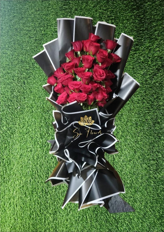 Grand Luxe Red Rose Bouquet - Sai Flower