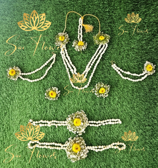 “Yellow Daisy and Pearl Bridal Floral Jewellery Set by Sai Flower – Fresh handcrafted flower jewellery for Haldi and Mehndi ceremonies.”