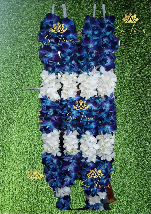 Floral arrangement with blue and white flowers on a green background, featuring the brand 'Sun Flower'.