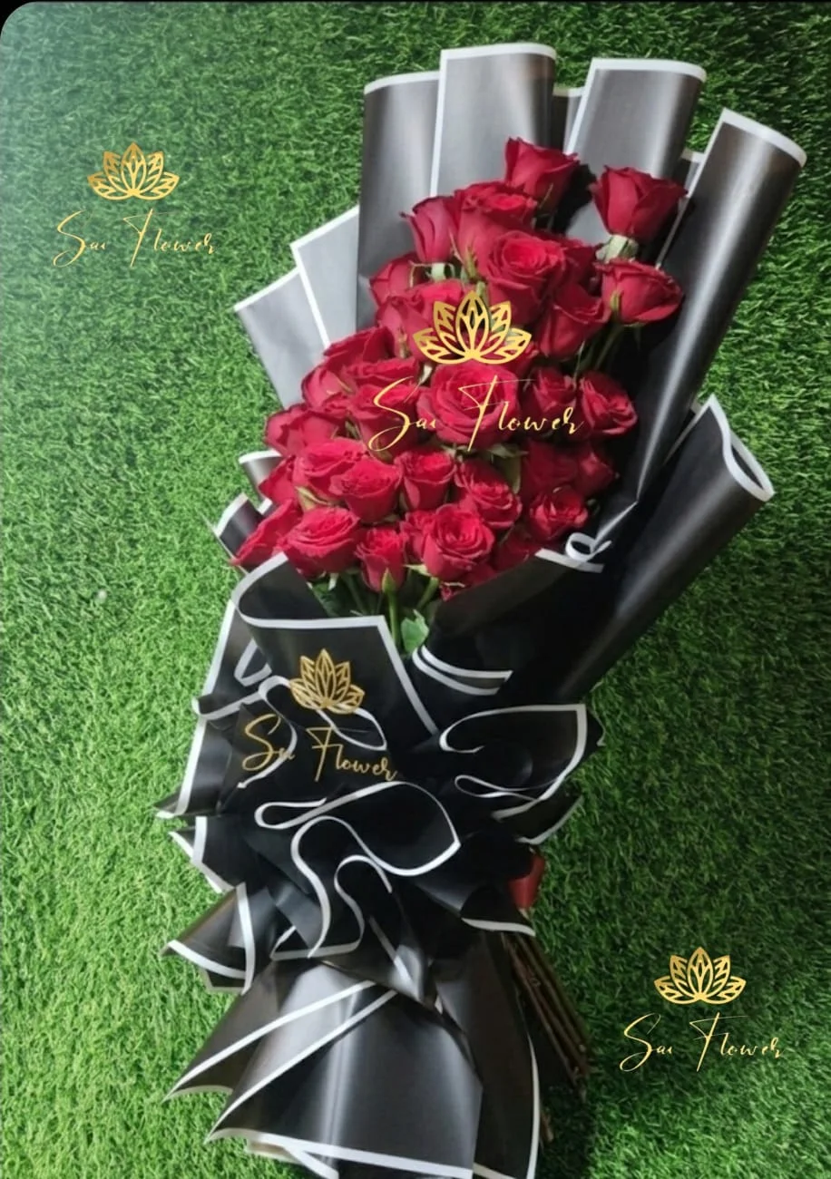 Grand Statement 50 Red Rose Bouquet – Luxury Midnight Black & White Wrap gallery
