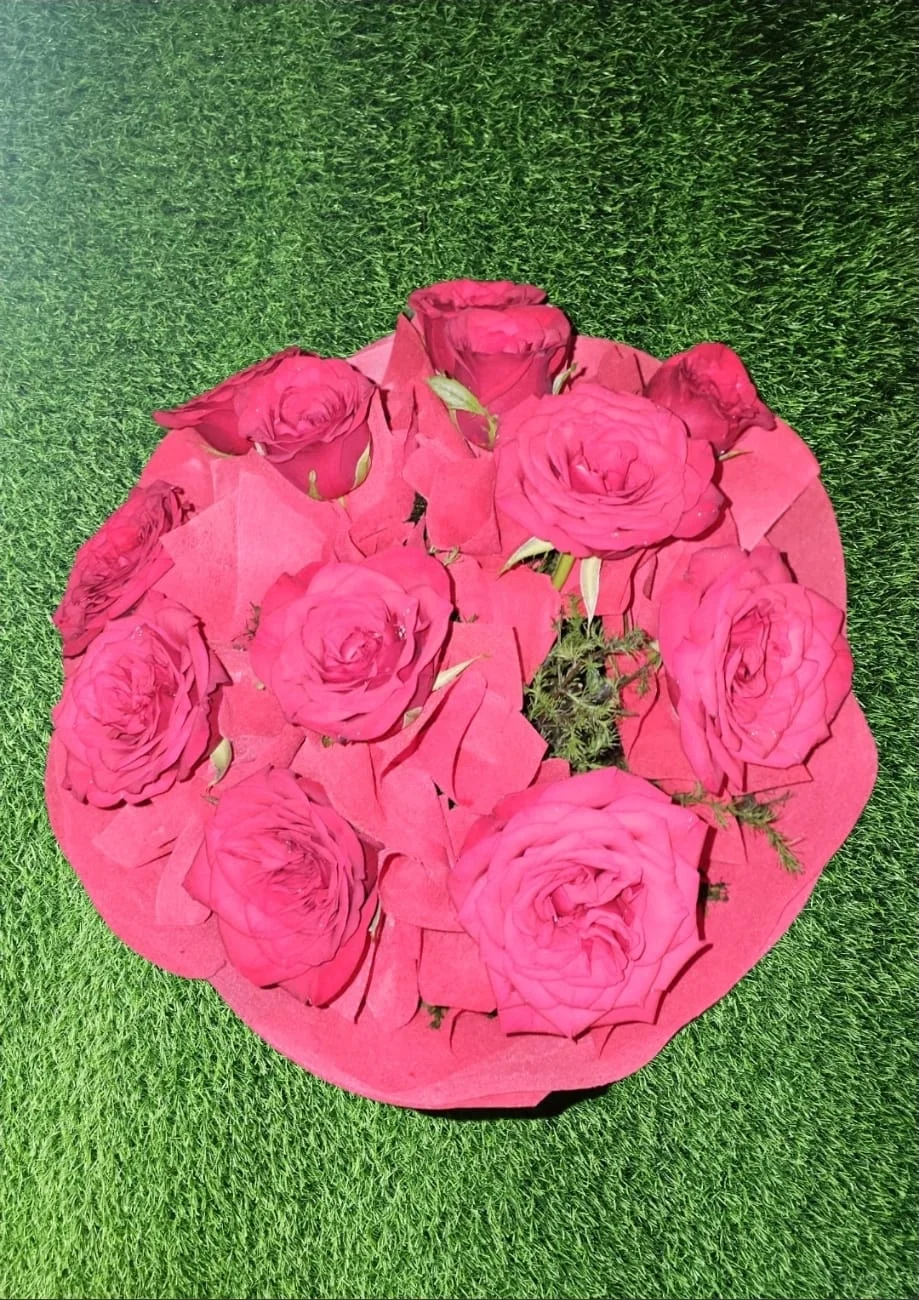 Premium Red Rose Bouquet – Luxury Romantic Fresh Flower Arrangement gallery