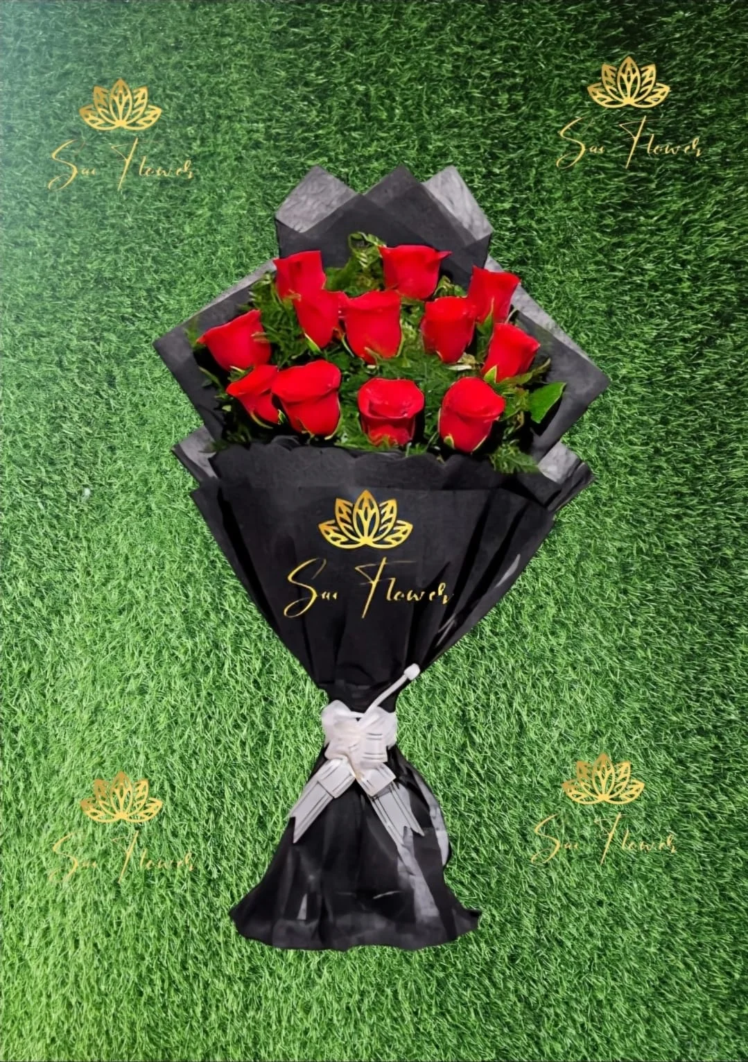 Premium 12 Red Roses Bouquet in Black Wrapping Paper – Luxury Romantic Flower Gift