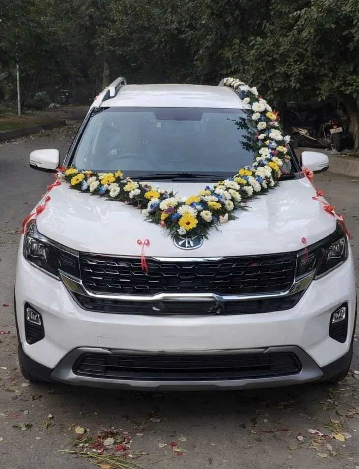 2026 Wedding Car Decoration Guide: From Traditional Floral Om to Luxury Vehicle Drapes