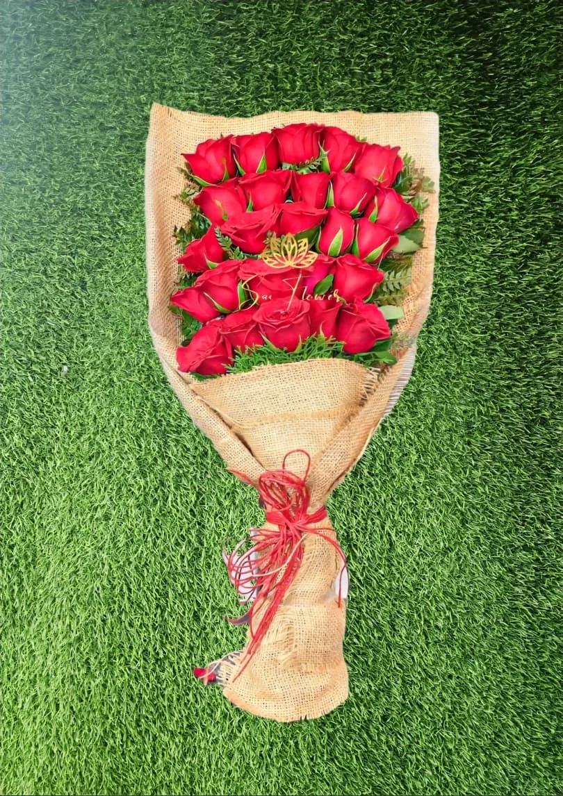 Premium Red Rose Bouquet in Rustic Jute Wrap – A Timeless Symbol of Love